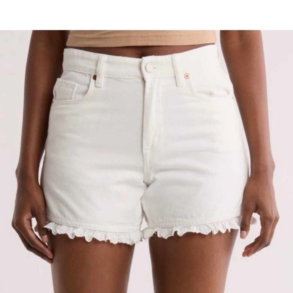 White Lace-Hem Women’s Denim Shorts - Blanknyc
